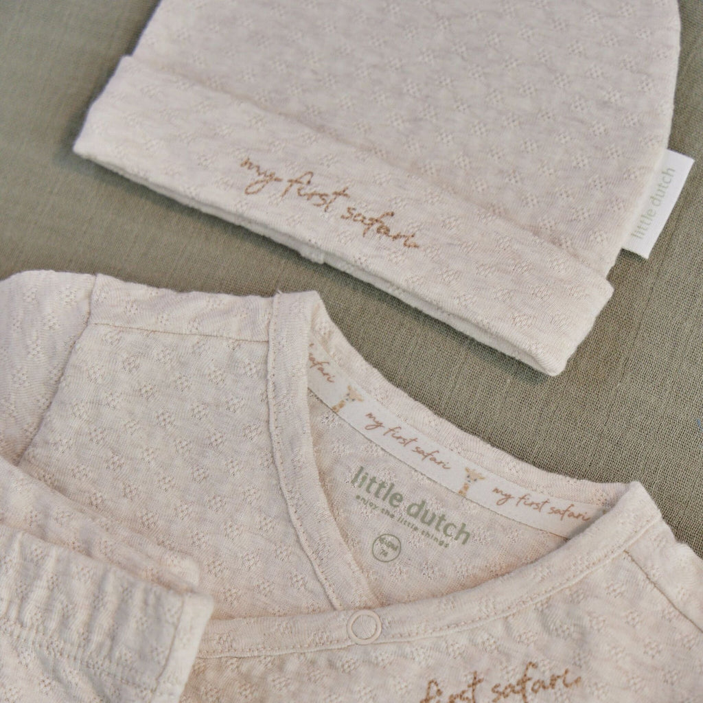 Sfeerbeeld Little Dutch Safari Friends newborn collectie met mutsje