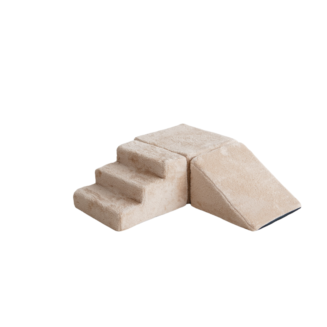 Moje playset Teddy beige met trap en glijhelling, op witte achtergrond