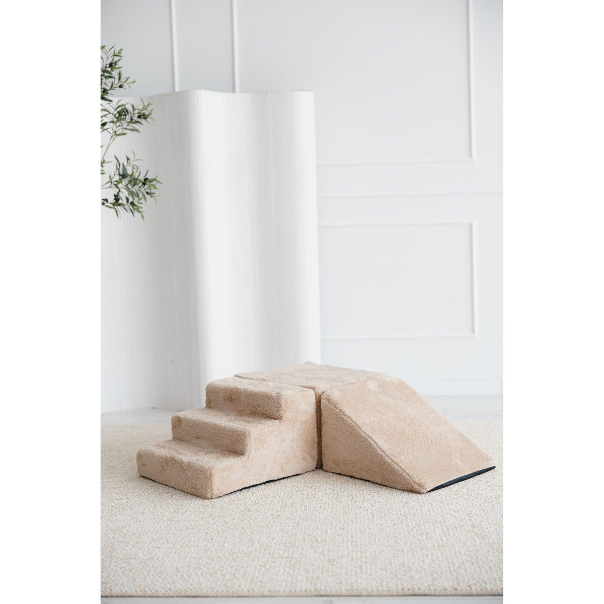 Moje playset Teddy beige met trap en glijhelling, op witte achtergrond