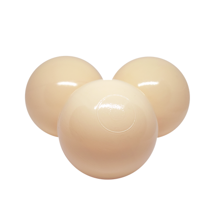 Moje set ballen beige voor het ballenbad, op witte achtergrond