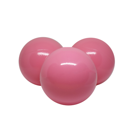 Moje set ballen oud roze voor het ballenbad, op witte achtergrond