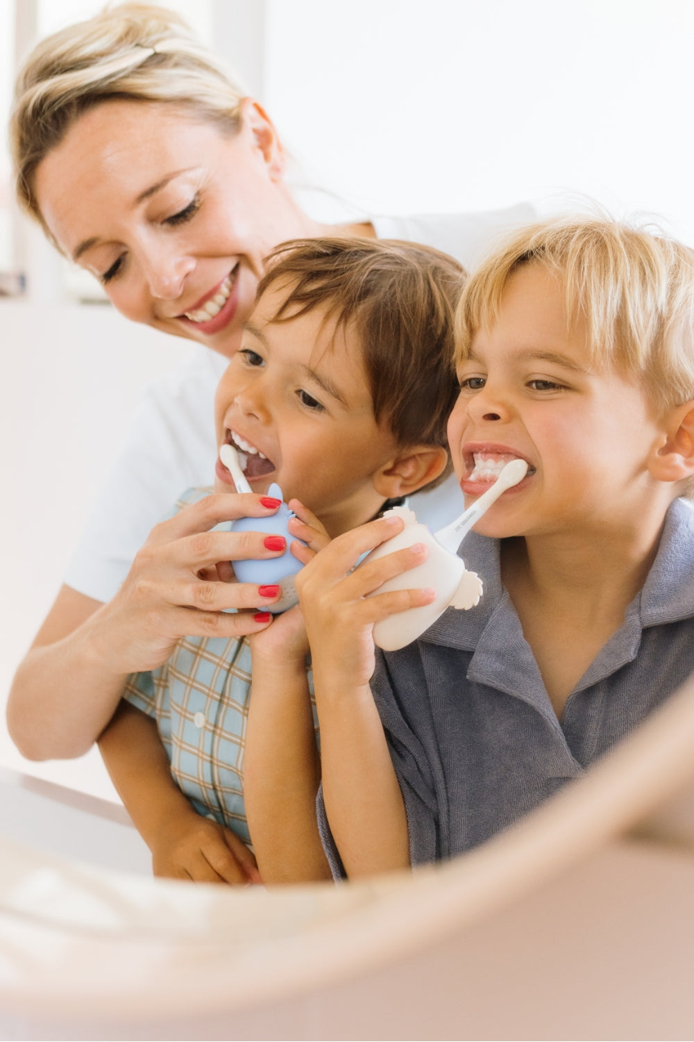 The Zoofamily Zoo Toothbrush Wasbeer sonische kindertandenborstel in de verpakking