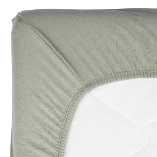 Timboo bamboe hoeslaken voor babybed Whisper Green, detail van de elastische hoek