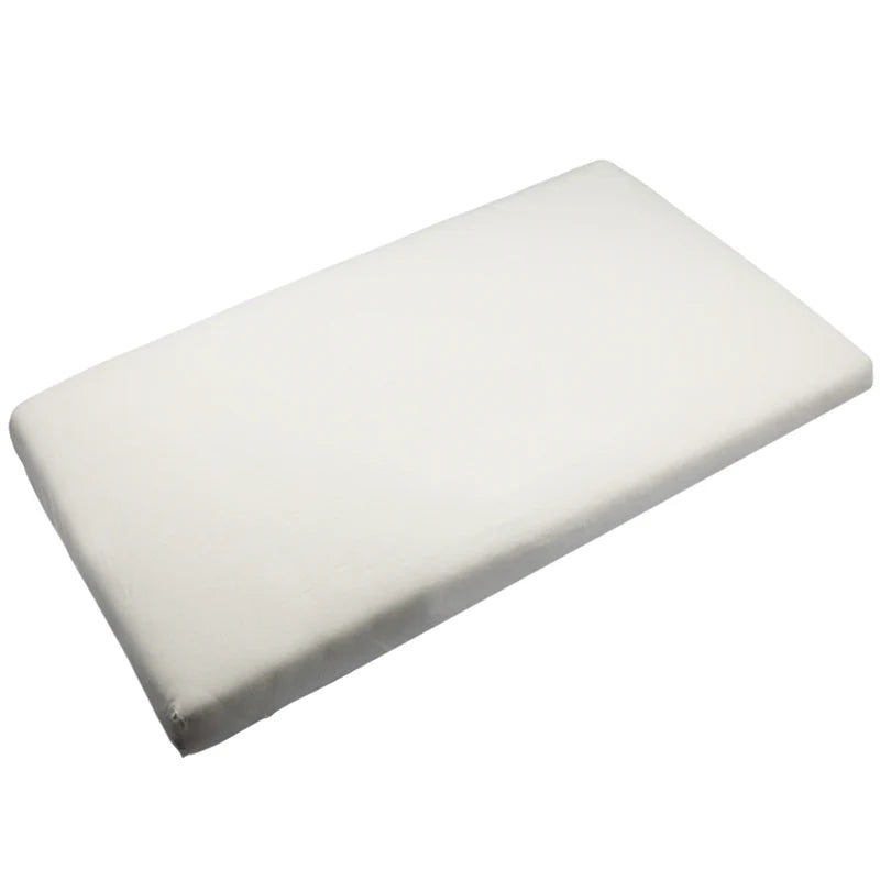 Timboo bamboe hoeslaken voor juniorbed Daisy White, rond een matras gespannen