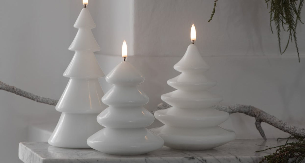 Uyuni LED kaars kerstboom breed model Nordic White op witte achtergrond