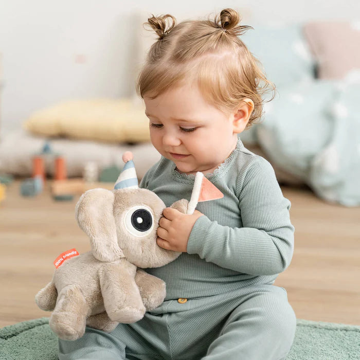 Done By Deer Cuddle Bestie giftset Elphee Sand in een transparante geschenkdoos, bij De Gele Flamingo
