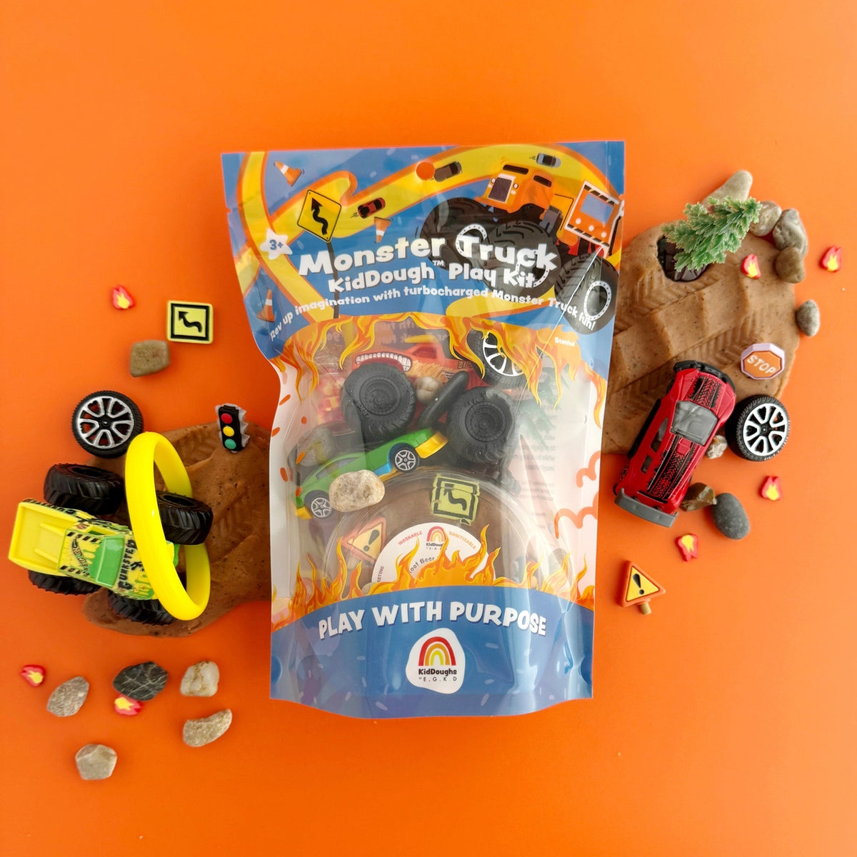 Earth Grown KidDoughs Klei Speelset Monster Truck met racebaanaccessoires, bij De Gele Flamingo