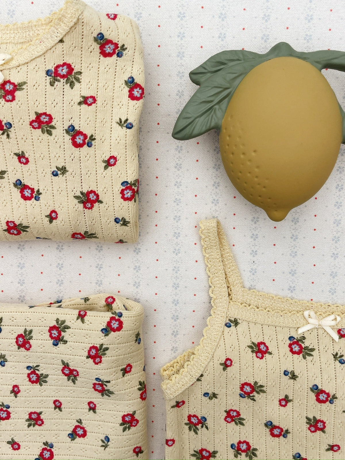 Konges Sløjd Bijtspeeltje in Lemon, bijtring voor babys in citroen design, bij De Gele Flamingo