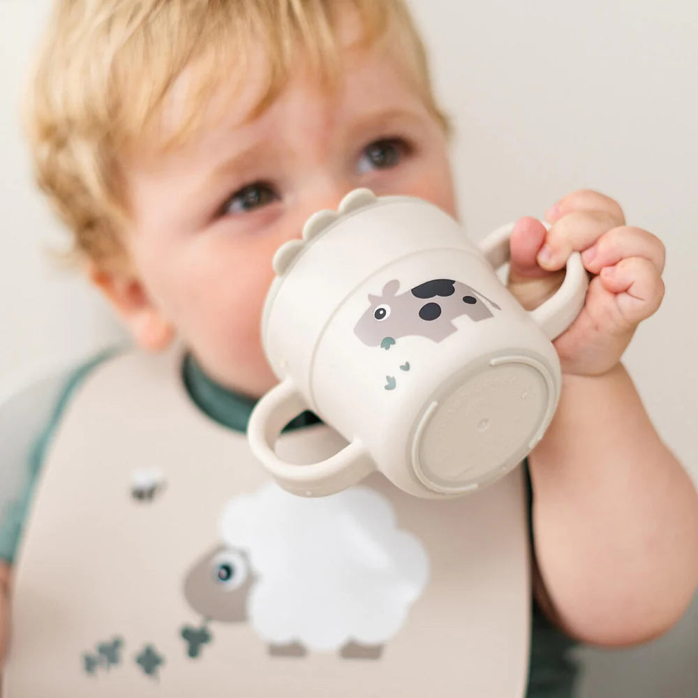 Done By Deer Siliconen Tuit Drinkbeker | Tiny Farm Sand