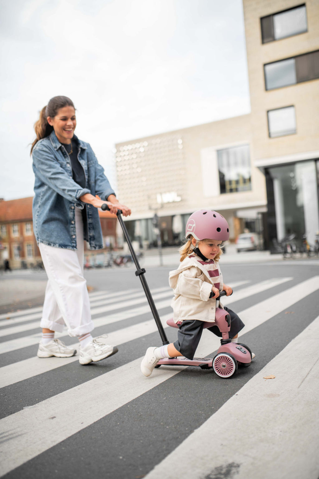 Scoot and Ride Highwaykick 1 Push & Go Wildberry met kantelbeveiliging en twee voorwielen