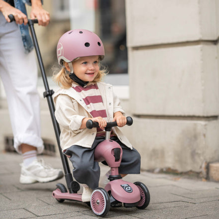 Scoot and Ride Highwaykick 1 Push & Go Wildberry omgevormd tot step