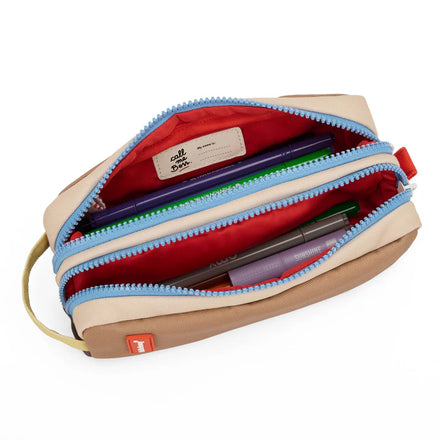 Hello Hossy Pennenzak Mini Walnut van 8 x 22 x 8 cm en 1,4 liter, bij De Gele Flamingo