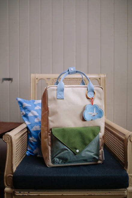 Sticky Lemon rugzak Twiggy Beige met envelopvak vooraan en achtervak met velcro, De Gele Flamingo