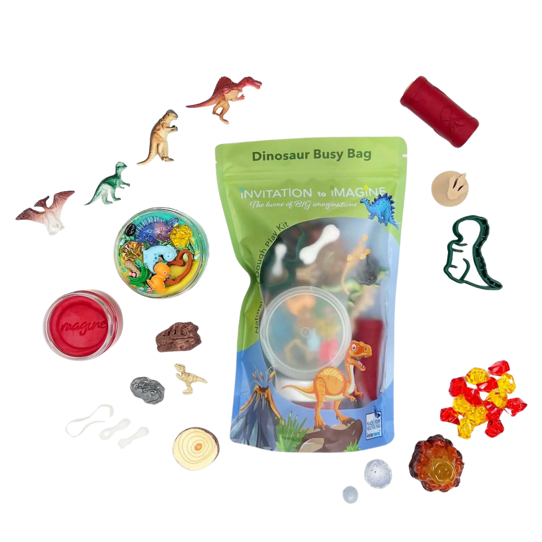 Invitation to Imagine Busy Bag Dinosaur met twee potten Dutch Dough, roller en stempels, van De Gele Flamingo