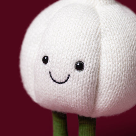 Jellycat knoflook knuffel Amuseables Garlic met Halloween-thema, bij De Gele Flamingo