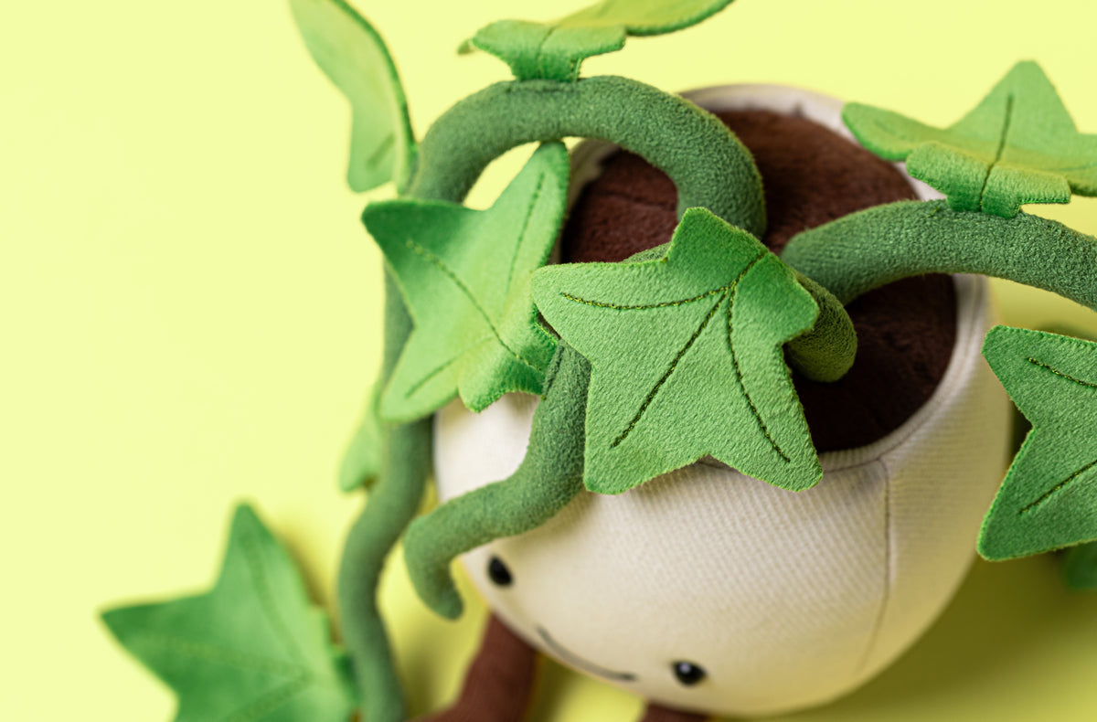 Jellycat Knuffel Amuseables Ivy in zachte pluche stof, te koop bij De Gele Flamingo.