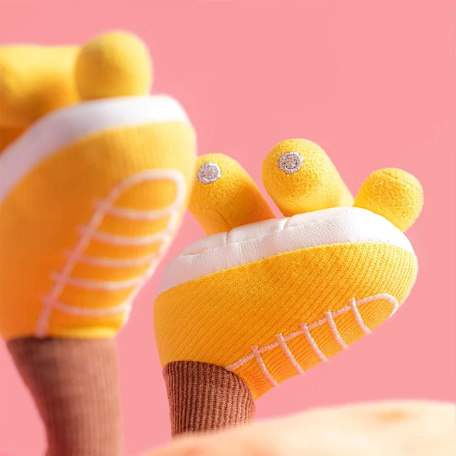 Jellycat Knuffel Amuseables Sun 'Roller Skates' in zachte pluche, bij De Gele Flamingo.