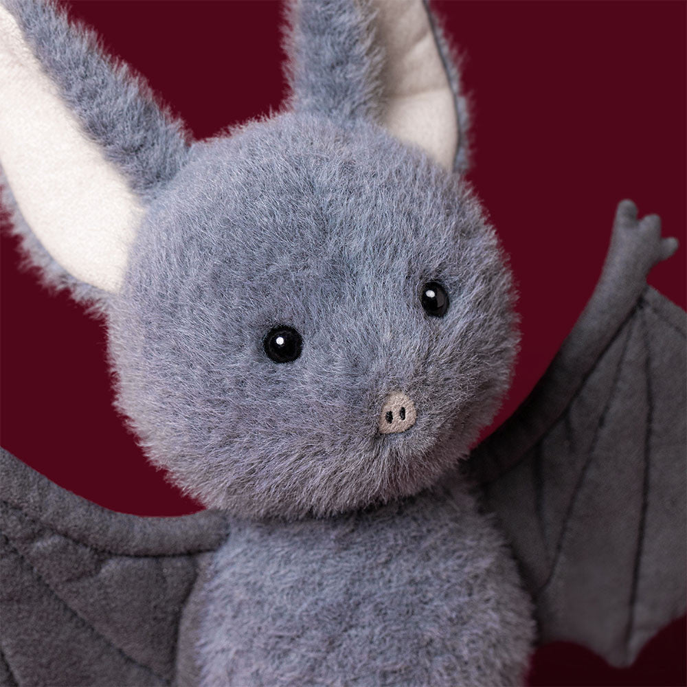 Jellycat Broox Bat knuffel, vleermuis met eigen karakter, bij De Gele Flamingo