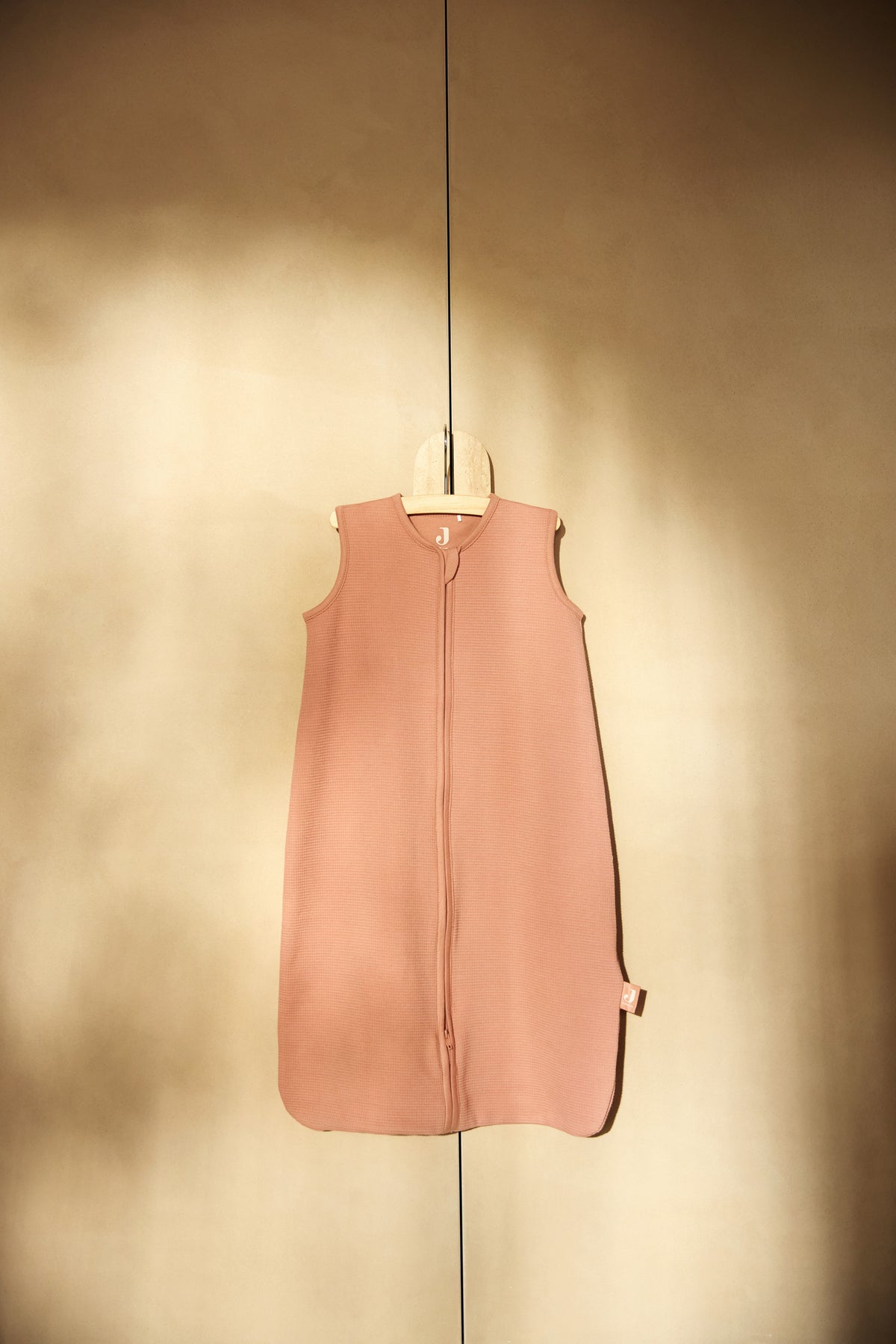 Jollein Slaapzak Jersey 70cm Little Waffle Light Terra, soepele jersey, bij De Gele Flamingo