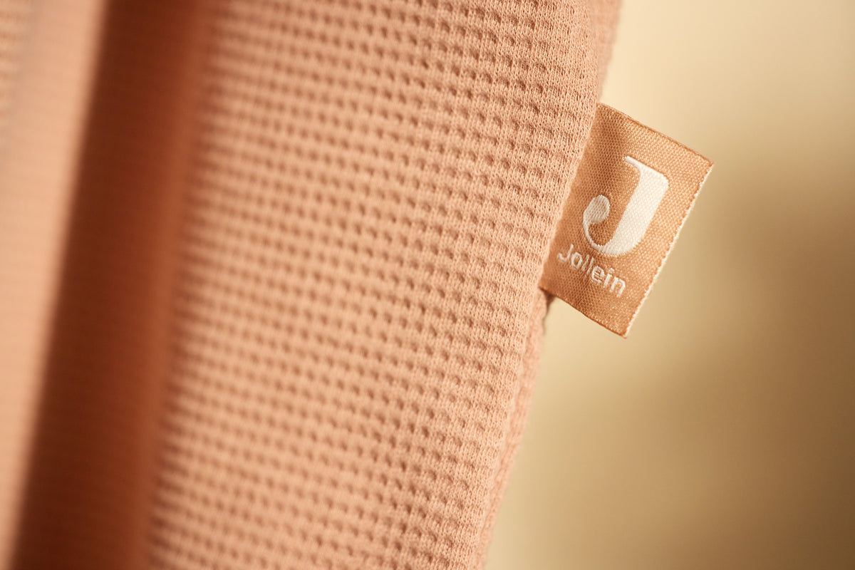 Jollein Slaapzak Jersey 110cm Little Waffle Light Terra, maat 110 cm bij De Gele Flamingo