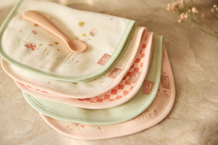 Jollein slab jersey Pretty Picnic met klittenband, uit het aanbod van De Gele Flamingo.