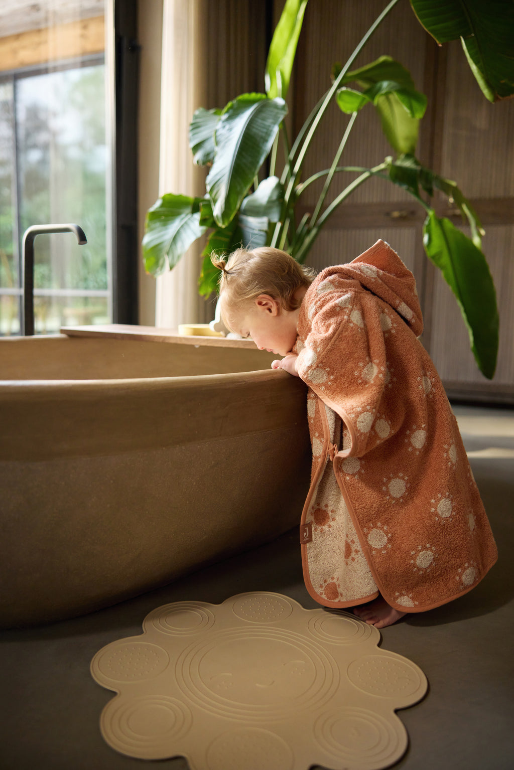 Jollein badponcho Jacquard Flower in badstof die snel vocht opneemt, bij De Gele Flamingo