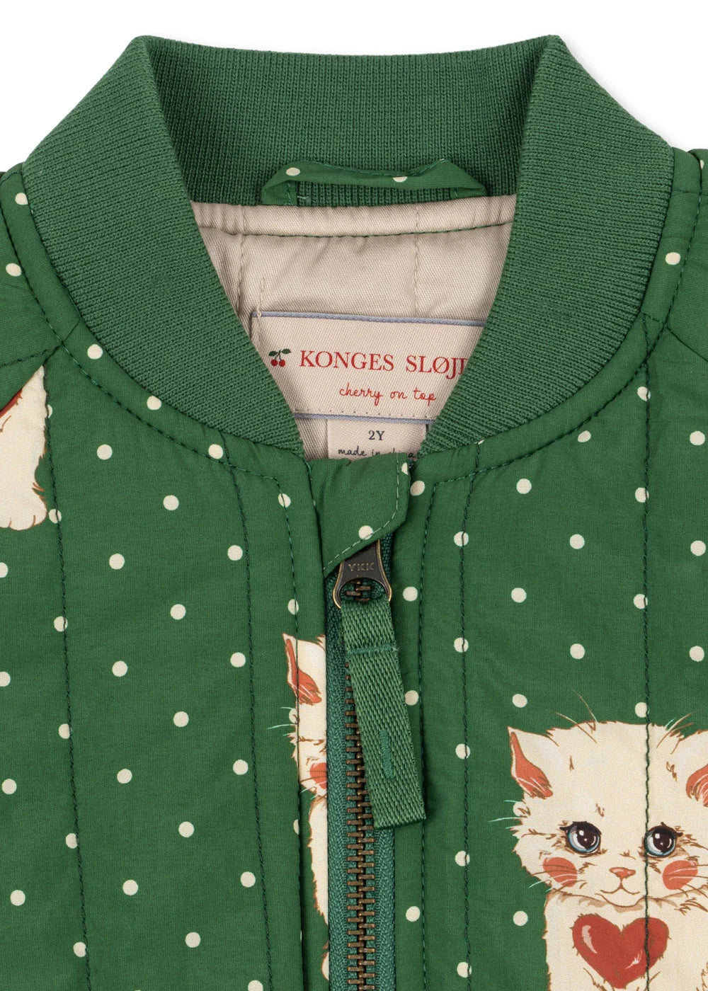 Konges Sløjd Juno Printed Bomber Jas Dot Miao Verde is winddicht en waterafstotend, bij De Gele Flamingo