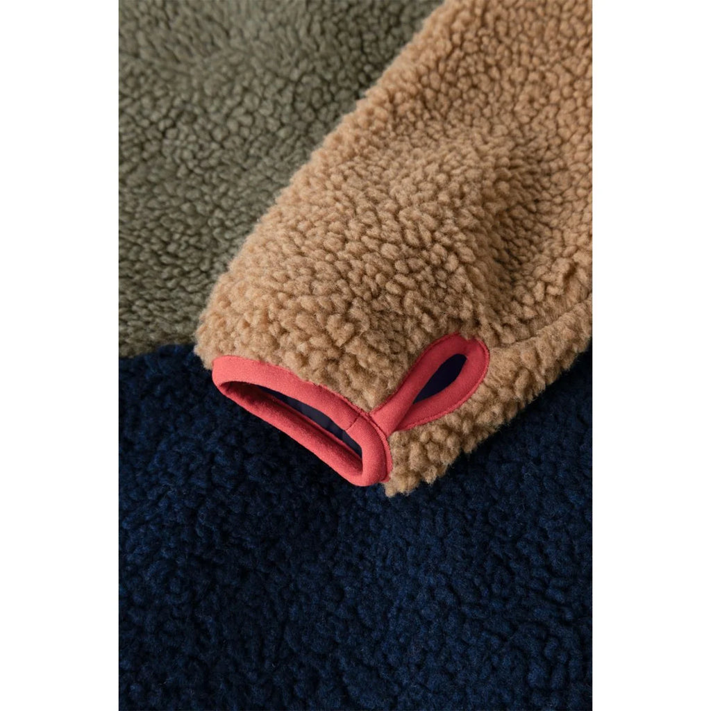 Liewood Nolan Pile Jas Army Brown Multi Mix, ook te dragen onder een waterdichte jas, De Gele Flamingo