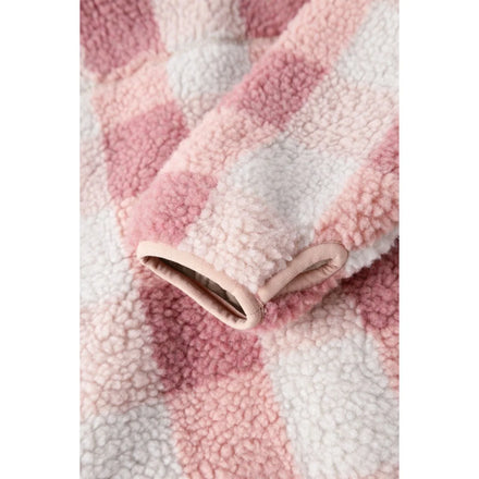 Liewood Nolan Pile Jas Mega Check / Rose Blush met duimgaten die de mouwen op hun plaats houden