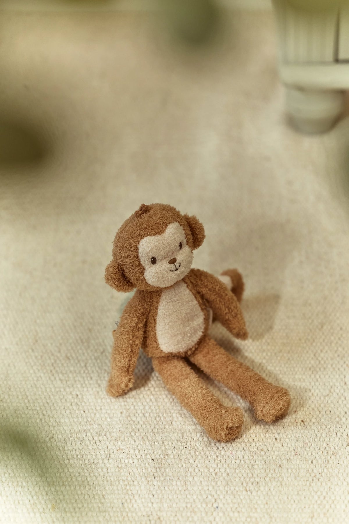 Little Dutch Knuffel Safari Friends Aap bij De Gele Flamingo, vrolijk aapje met lieve geborduurde details