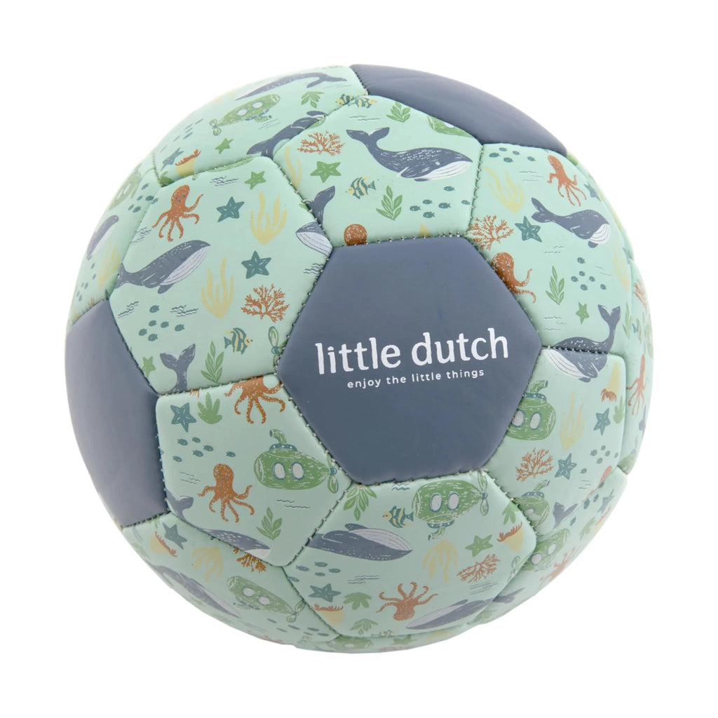 Little Dutch Mini Bal Ocean World in blauw met onderwaterprint vol walvissen, bij De Gele Flamingo.