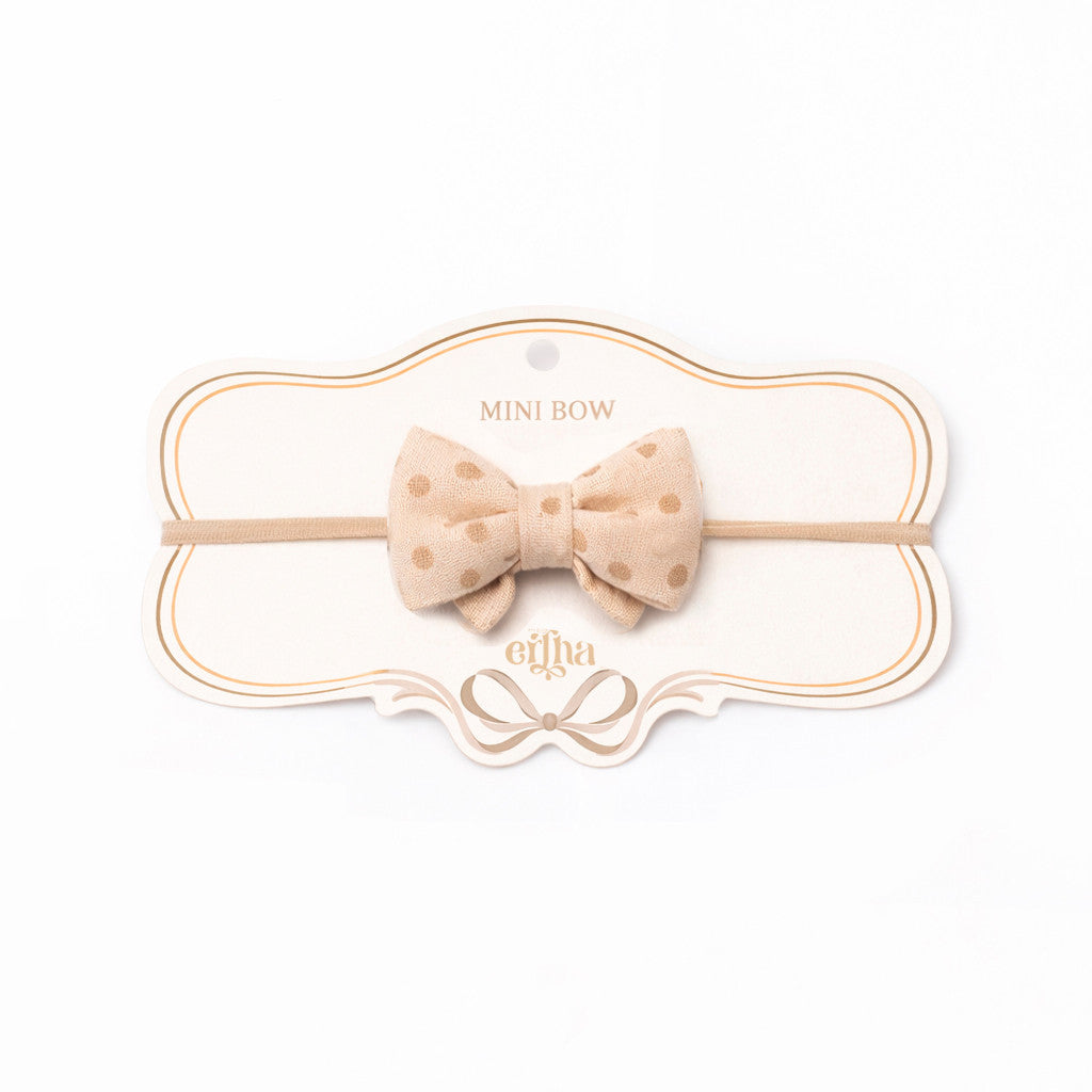 Mrs. Ertha Little Bow Haarband Blush Dots van 100% biologisch katoen, bij De Gele Flamingo