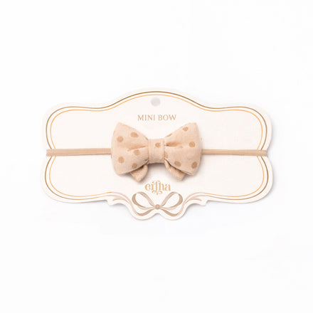 Mrs. Ertha Little Bow Haarband Blush Dots van 100% biologisch katoen, bij De Gele Flamingo
