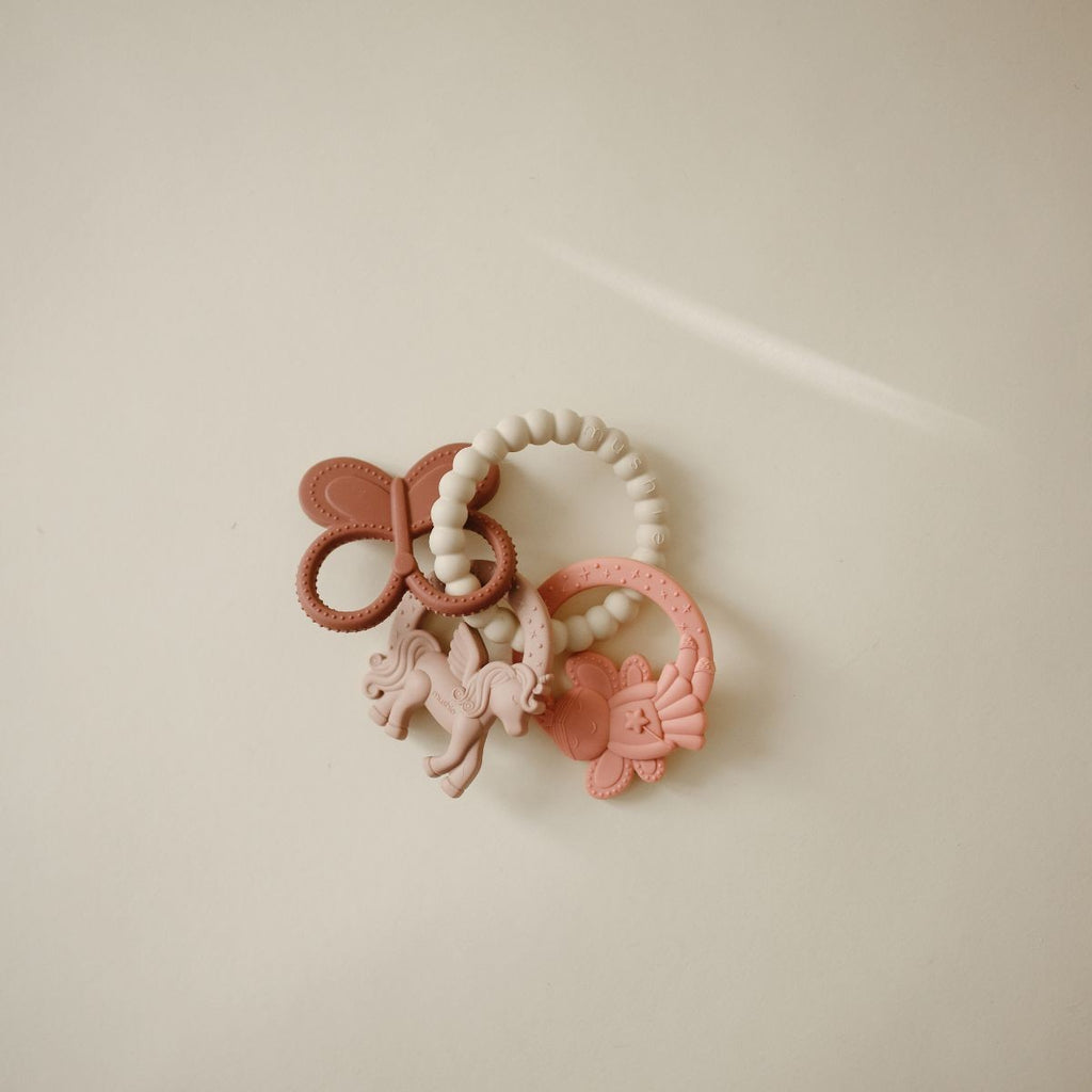 Mushie Bijtring Silicone Fairy vanaf 3 maanden, vaatwasserbestendig, De Gele Flamingo.