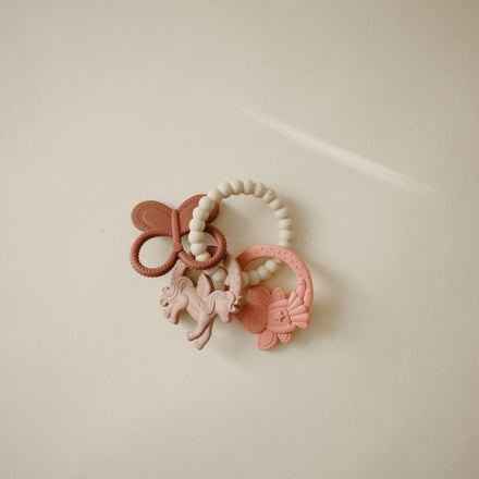Mushie Bijtring Silicone Fairy vanaf 3 maanden, vaatwasserbestendig, De Gele Flamingo.