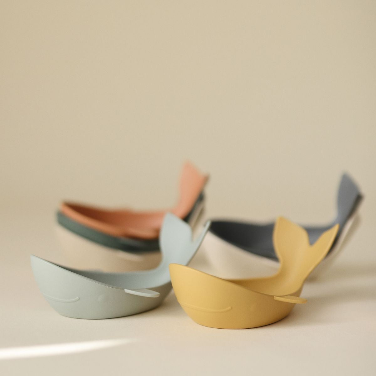 Mushie Walvis Badstapelspeelgoed Retro, set van 5 drijvende walvissen, De Gele Flamingo