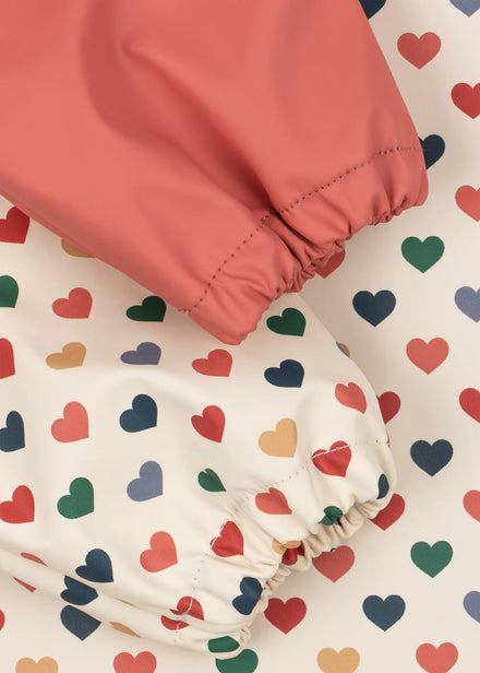 Konges Sløjd Dinner Slab Met Mouwen 2ST Coeur Coloré, gemaakt van zachte en veilige materialen, bij De Gele Flamingo