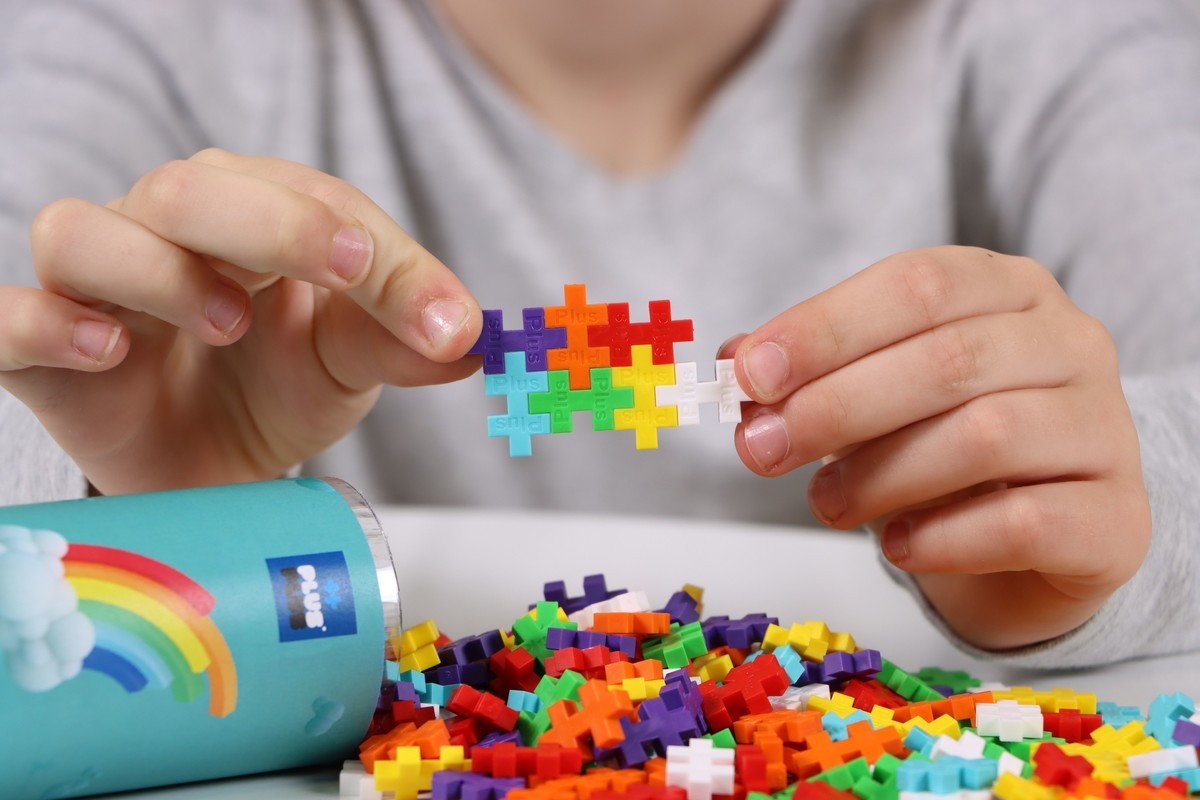 Plus Plus Tube Regenboog met 100 steentjes in alle regenboogkleuren