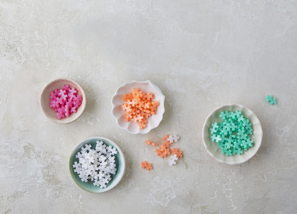 Plus-Plus Tube Pearl met 100 parelmoerkleurige bouwsteentjes in handige koker