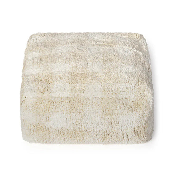 Lorena Canals Vichy poef in Ivory tint, pluizige zitpoef van De Gele Flamingo