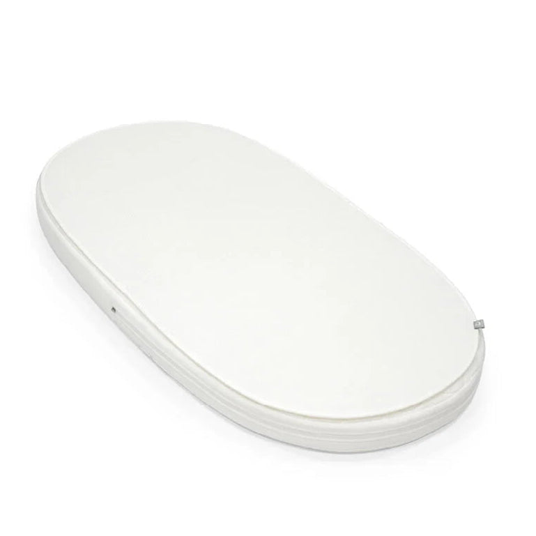 Stokke Sleepi Matrasbeschermer met waterdichte laag voor de ovale matras bij De Gele Flamingo