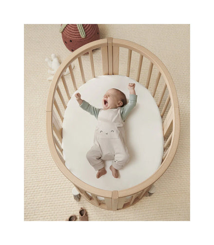 Stokke Sleepi Mini Natural met optimale luchtcirculatie voor een gezonde nachtrust, bij De Gele Flamingo.