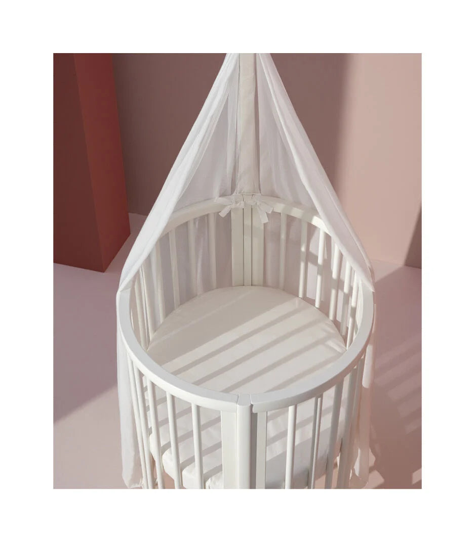 Stokke Sleepi Mini Wit met in hoogte verstelbare bedbodem, babywieg bij De Gele Flamingo.