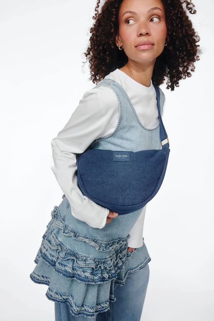 Studio Noos Adult Fanny Pack donkerblauwe denim van 38 x 10 x 20 cm, bij De Gele Flamingo
