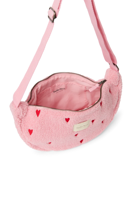 Lichtroze teddy heuptas van Studio Noos met hoofdvak met ritssluiting, verkrijgbaar bij De Gele Flamingo