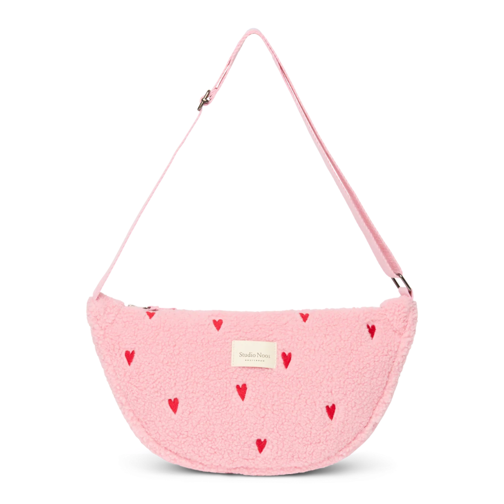 Studio Noos Adult Fanny Pack in lichtroze teddy met geborduurde hartjes bij De Gele Flamingo
