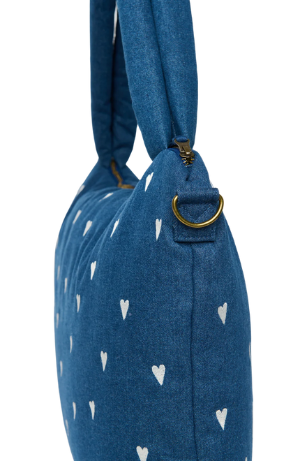 Studio Noos Denim Hearts luiertas met meerdere opbergvakken, babytas bij De Gele Flamingo