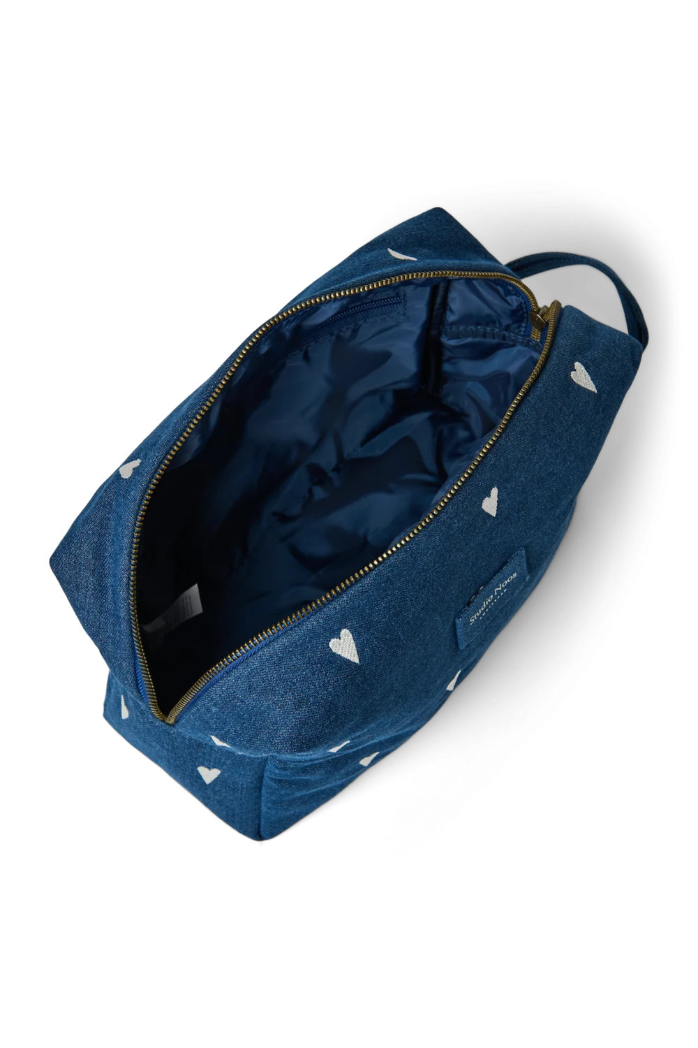Studio Noos toilettas in donkerblauwe denim met geborduurde hartjes, bij De Gele Flamingo