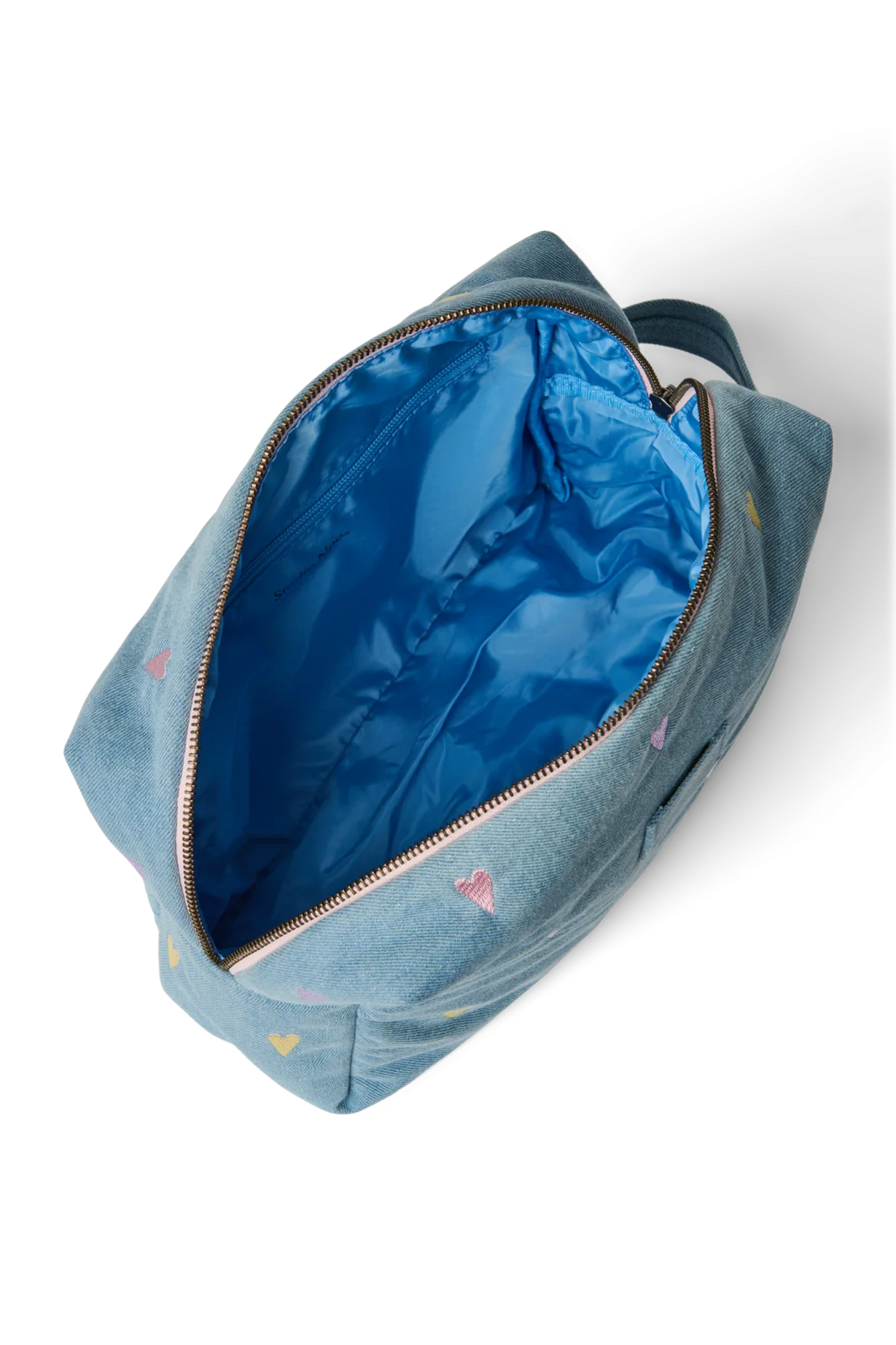 Lichtblauwe denim toilettas van Studio Noos met buitenvak met rits, bij De Gele Flamingo