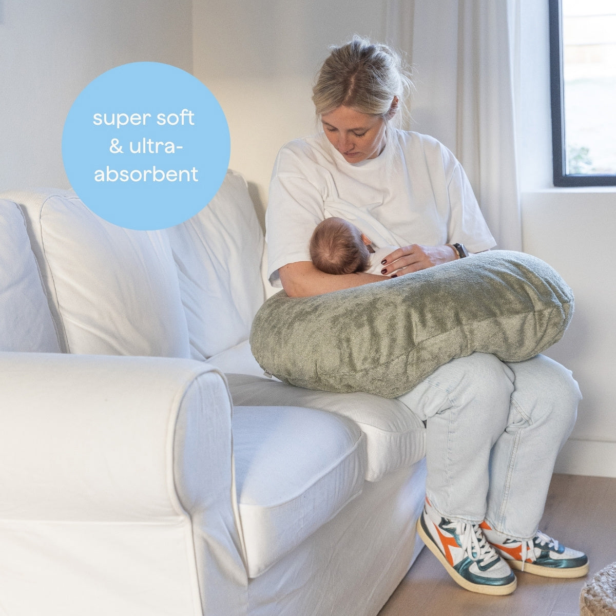 Timboo Borstvoedingskussen Whisper Green met zachte bamboebadstof hoes bij De Gele Flamingo